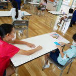 丁寧に教えてくれる優しい上級生のお姉さん